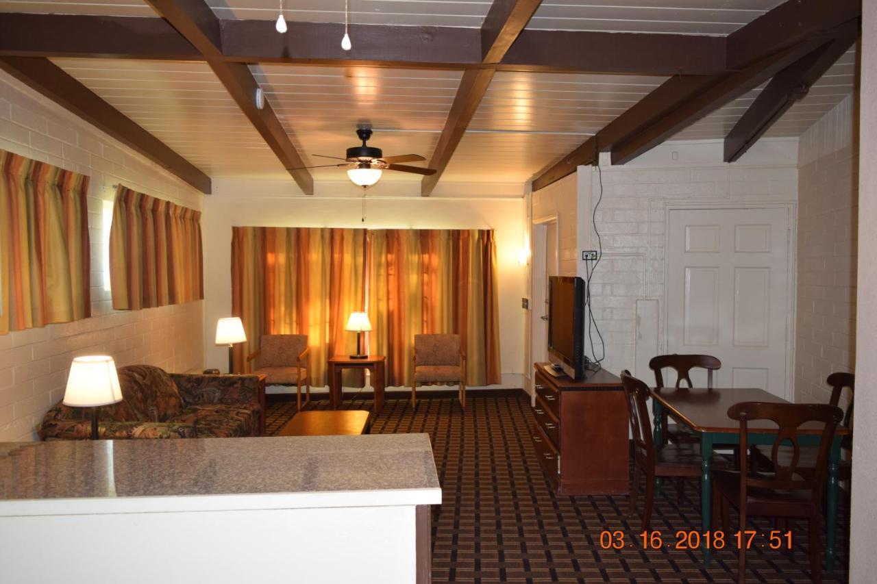 Stanlunds Inn And Suites 보레고 스프링스 외부 사진