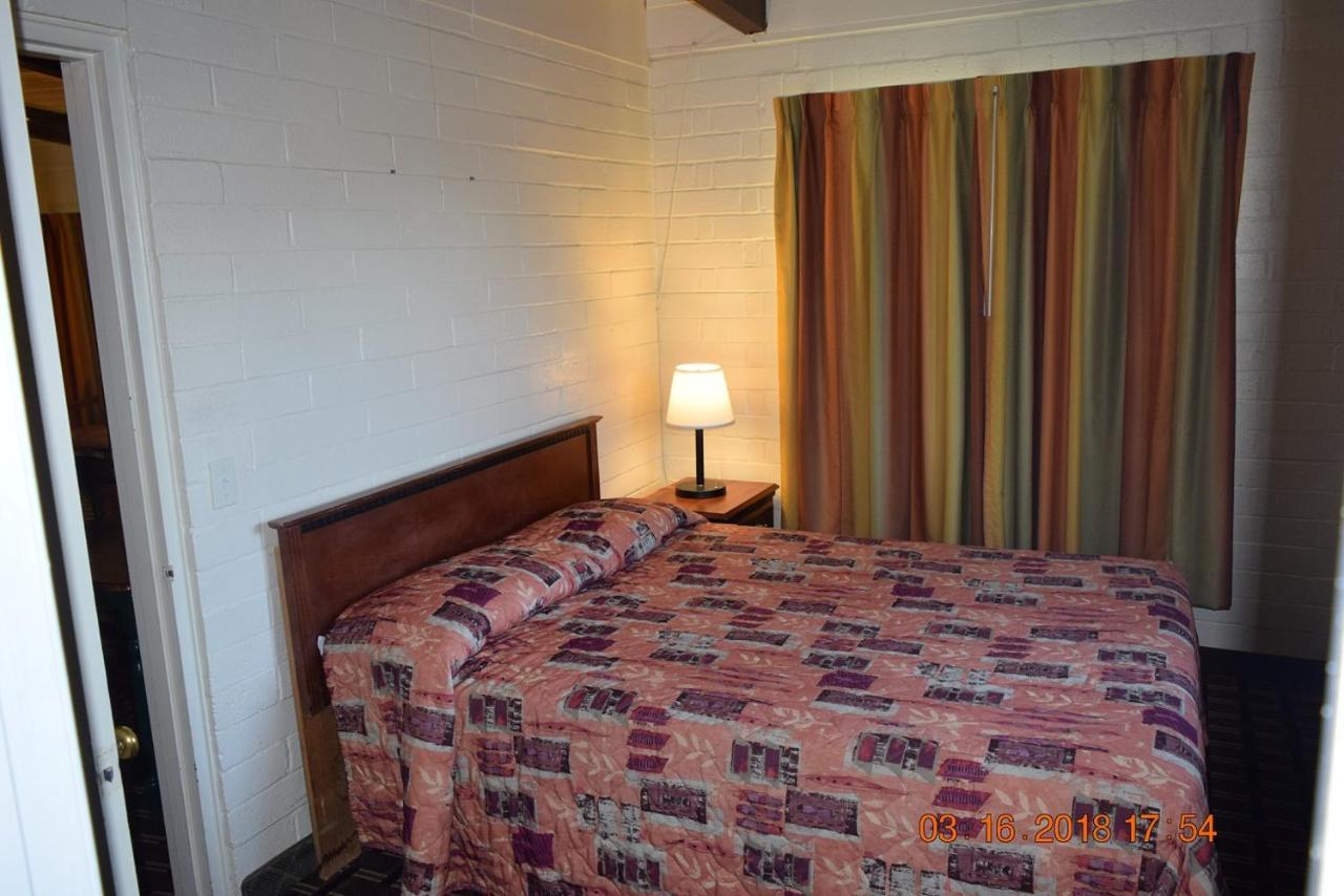 Stanlunds Inn And Suites 보레고 스프링스 외부 사진