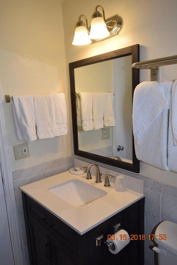 Stanlunds Inn And Suites 보레고 스프링스 외부 사진